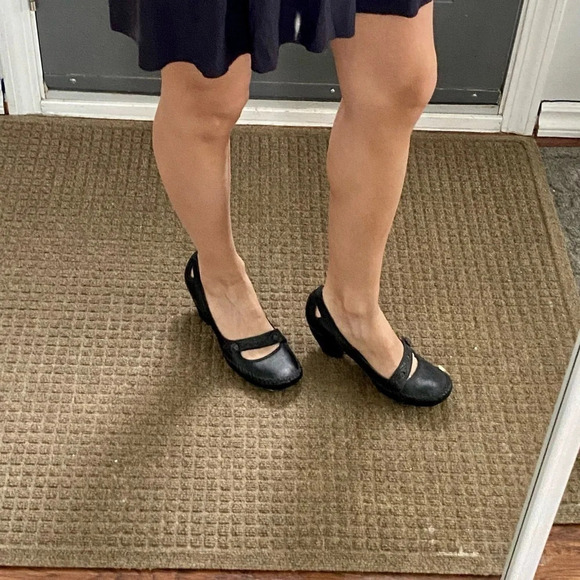 Cute, Classy, Vintage-looking Black  Heels from Naturalizer - Picture 5 of 16